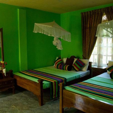 Iduwara Guest Hotel Сигирия Екстериор снимка