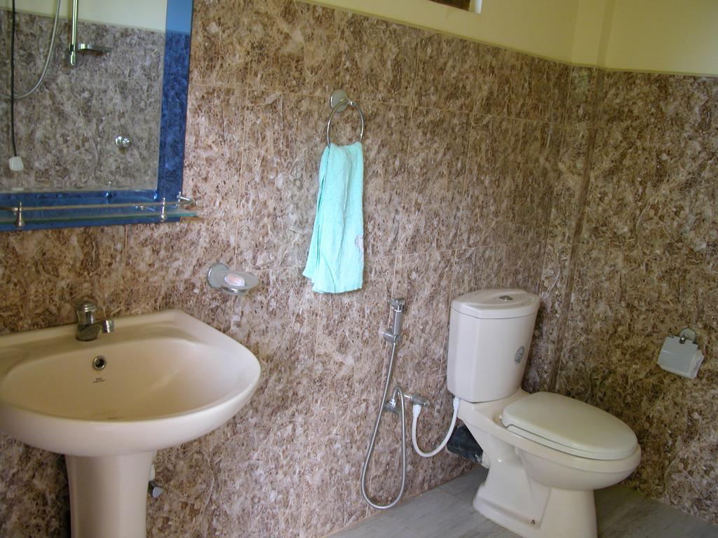 Iduwara Guest Hotel Сигирия Екстериор снимка
