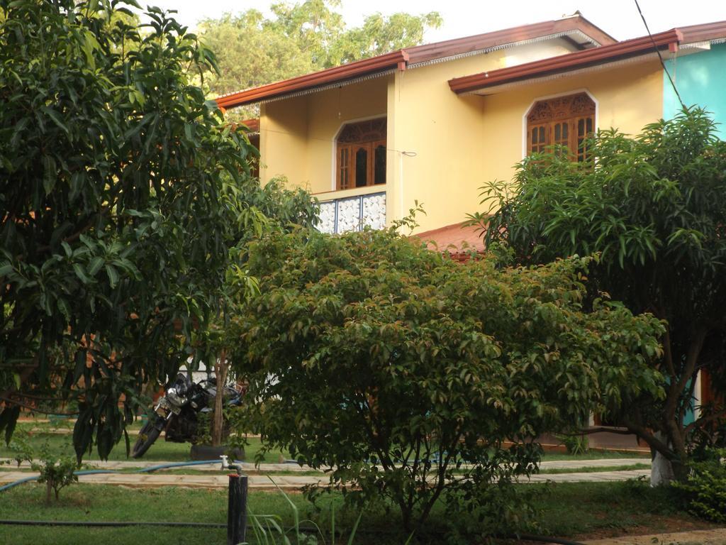 Iduwara Guest Hotel Сигирия Екстериор снимка
