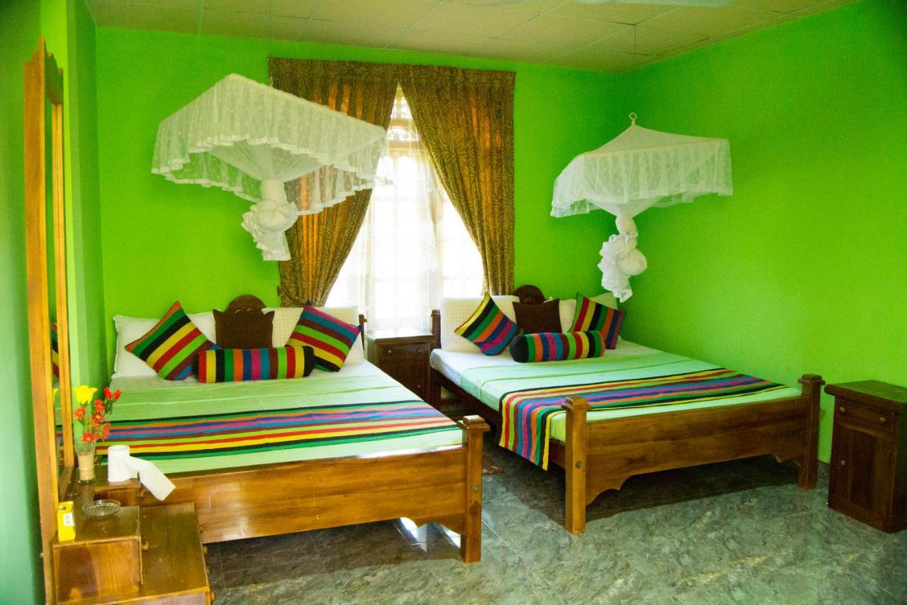 Iduwara Guest Hotel Сигирия Екстериор снимка